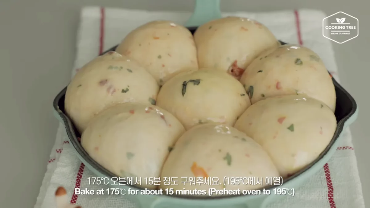 Soft Tomato Basil Cheese Bread
