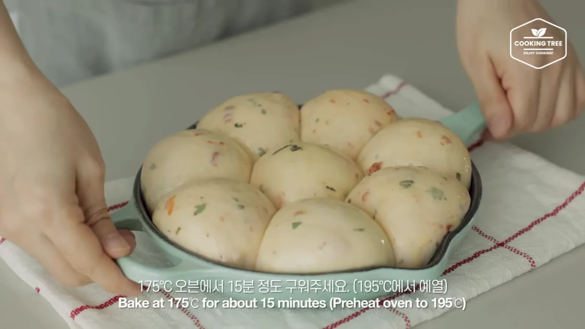 Soft Tomato Basil Cheese Bread