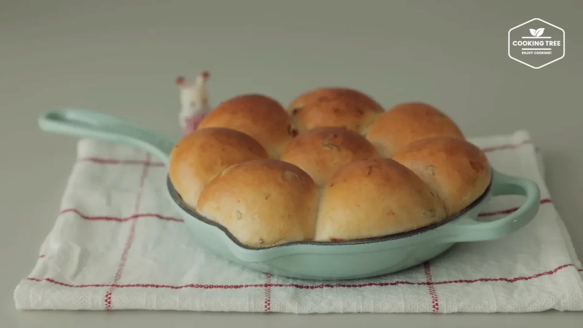 Soft Tomato Basil Cheese Bread