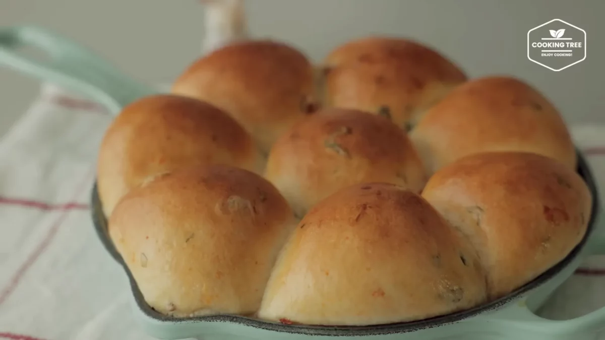Soft Tomato Basil Cheese Bread