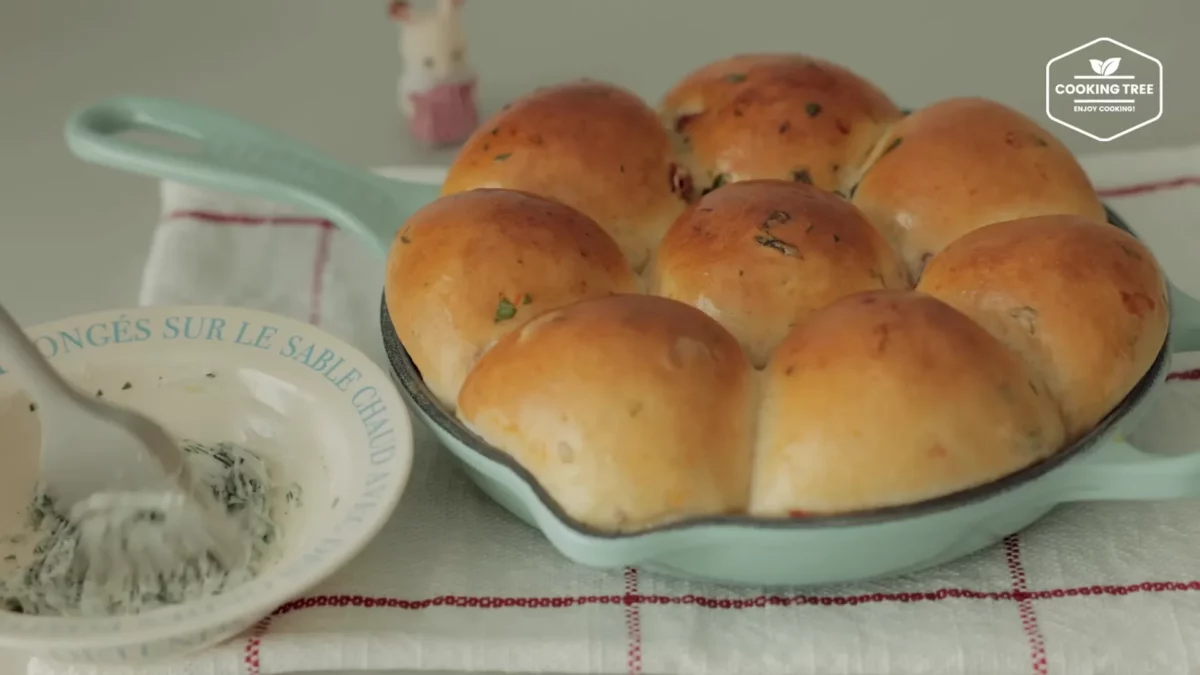 Soft Tomato Basil Cheese Bread