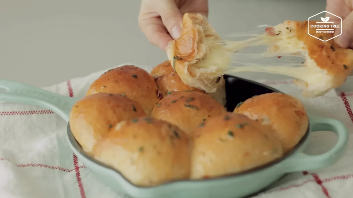 Soft Tomato Basil Cheese Bread