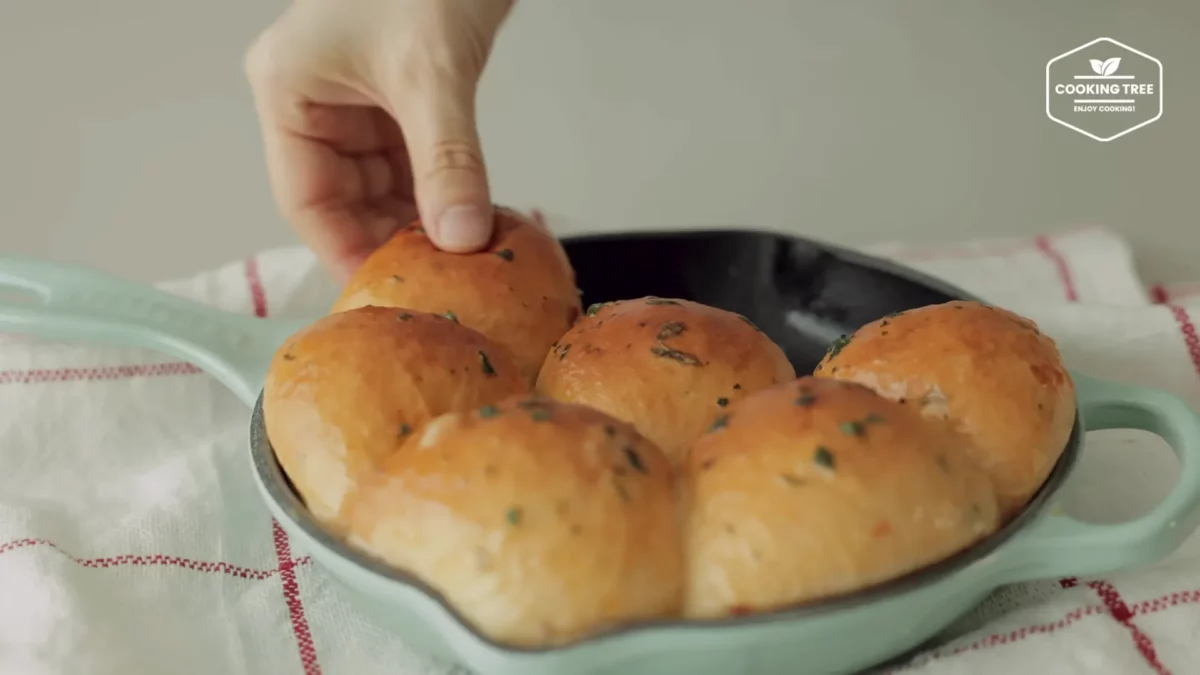 Soft Tomato Basil Cheese Bread