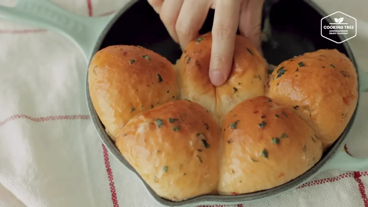 Soft Tomato Basil Cheese Bread