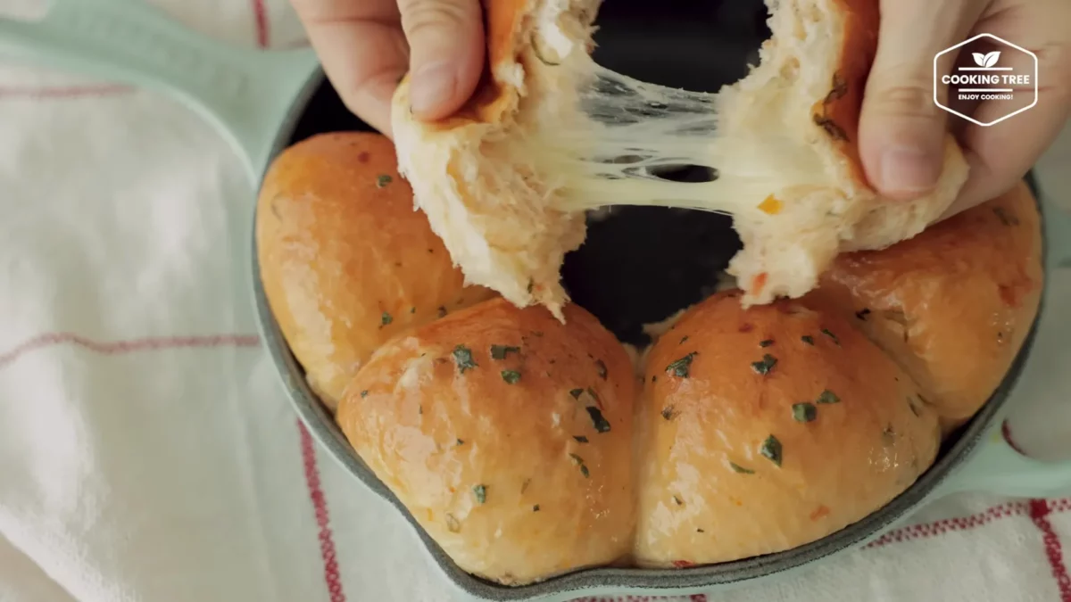 Soft Tomato Basil Cheese Bread
