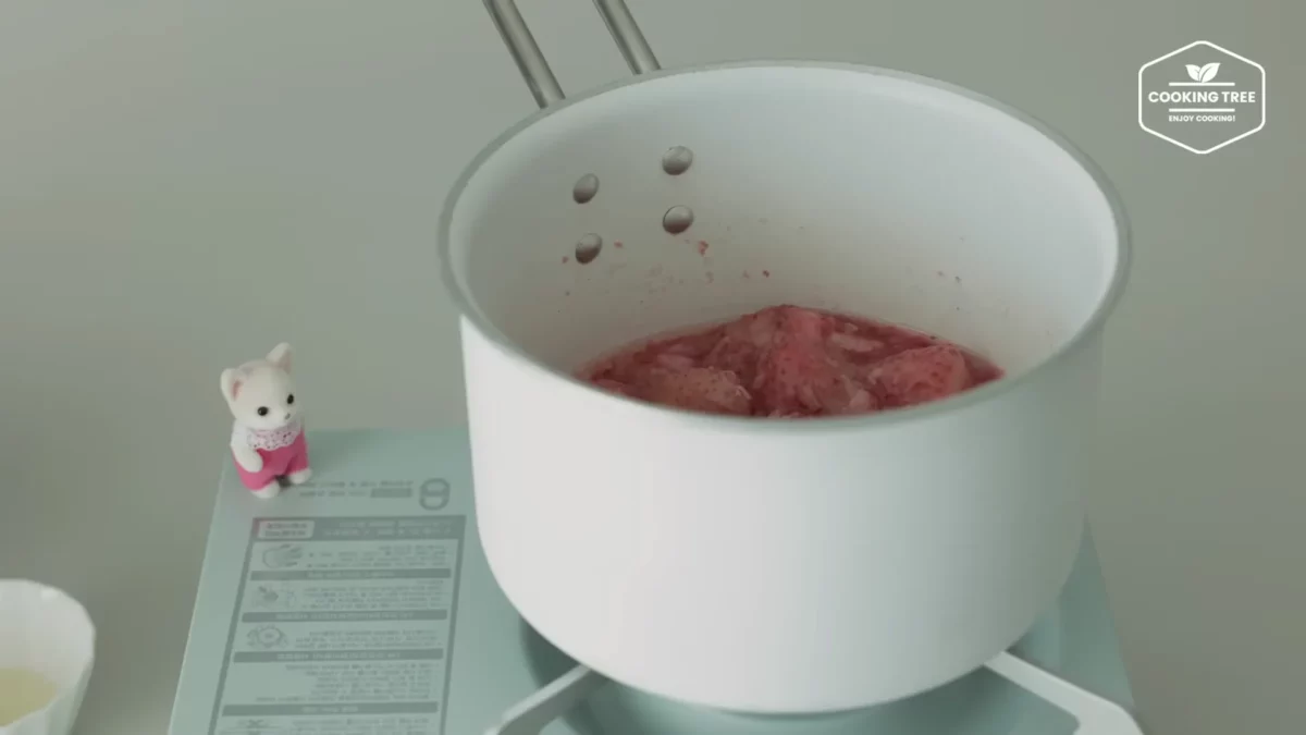 Strawberry Crepe Cheesecake