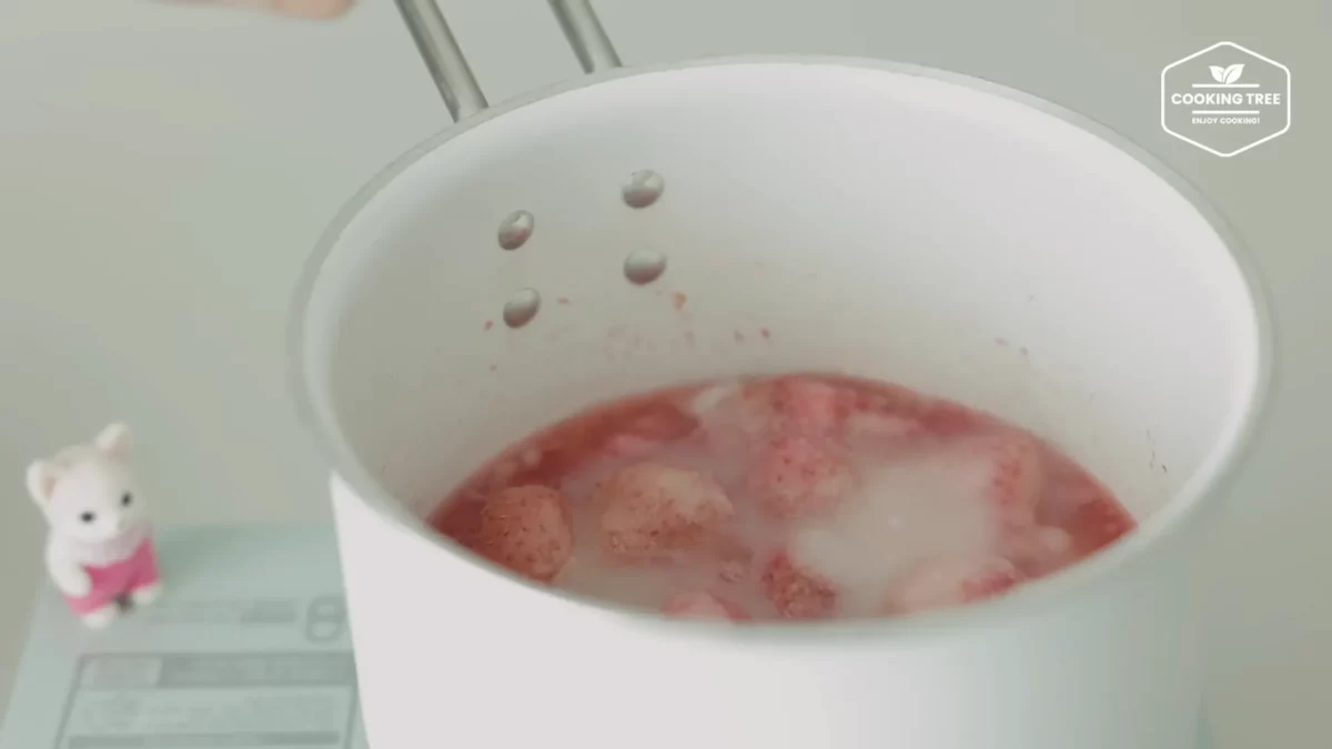 Strawberry Crepe Cheesecake