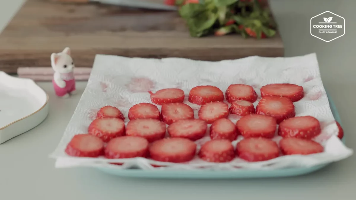 White Strawberry Cake Recipe