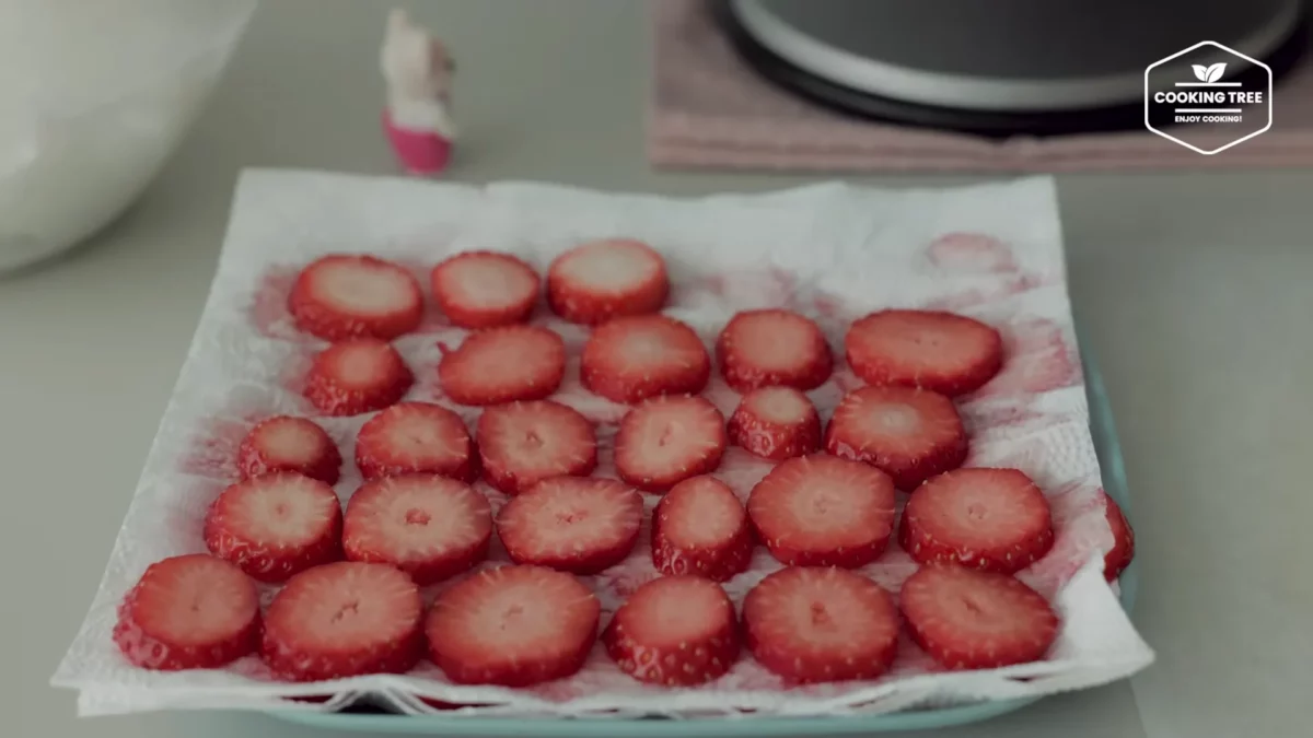 White Strawberry Cake Recipe