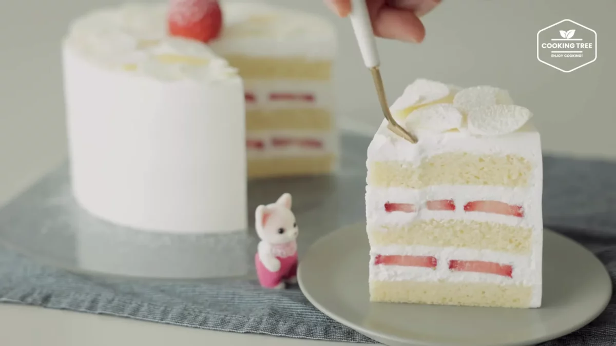 White Strawberry Cake Recipe