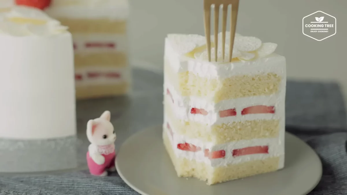 White Strawberry Cake Recipe