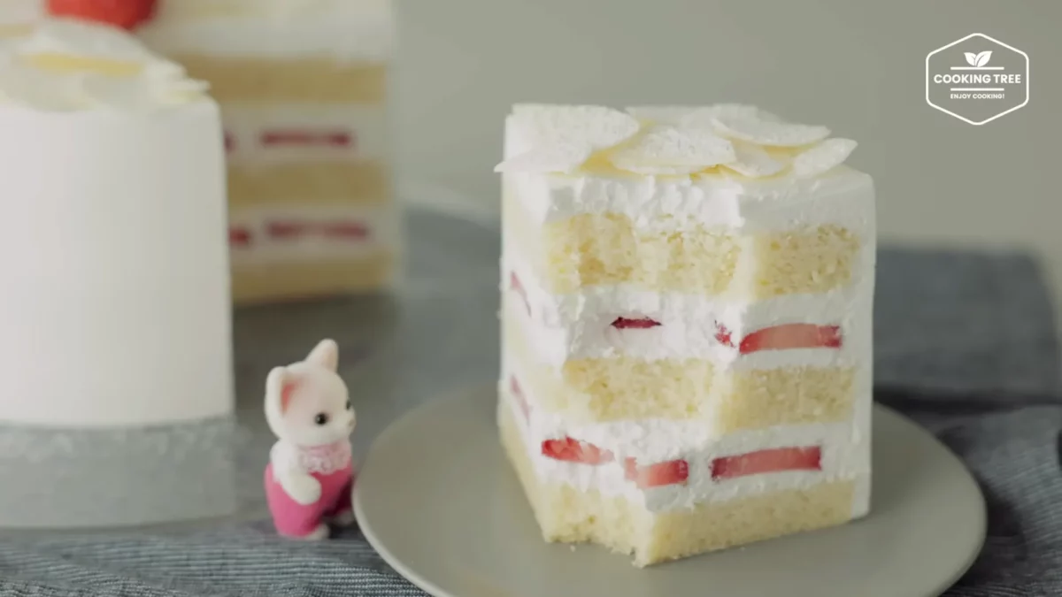 White Strawberry Cake Recipe