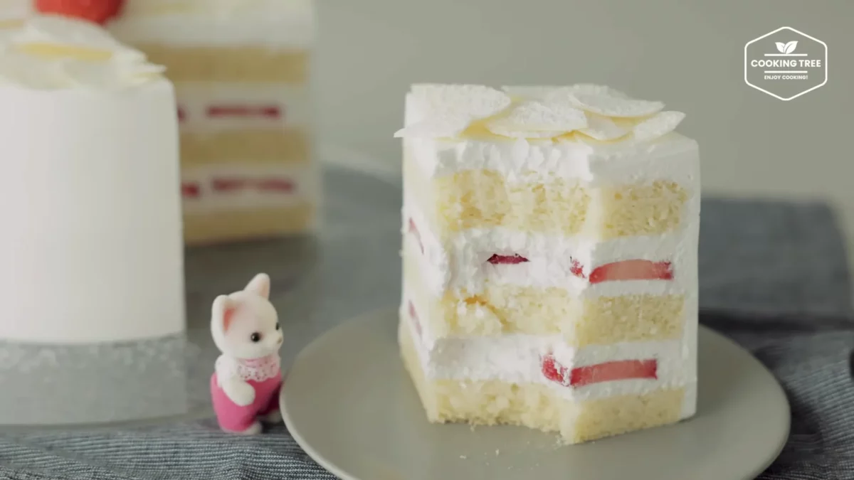 White Strawberry Cake Recipe